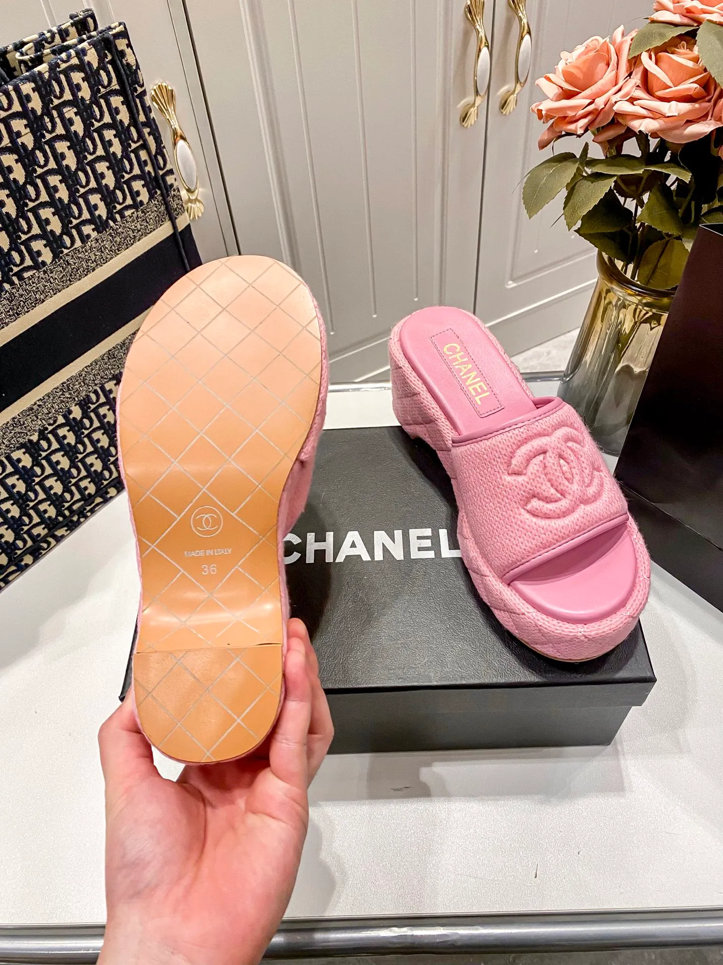 👟👟Ex-factory price 460👟👟Chanel 25C new early spring thick-soled slippers!  Top version! Early release. Thick sole design. 5cm heel height. Makes your legs longer in seconds. Original custom linen for the upper. Sheepskin for foot pads. Original genuine leather outsole. Size: 34-41. Customized. Non-returnable and non-exchangeable.